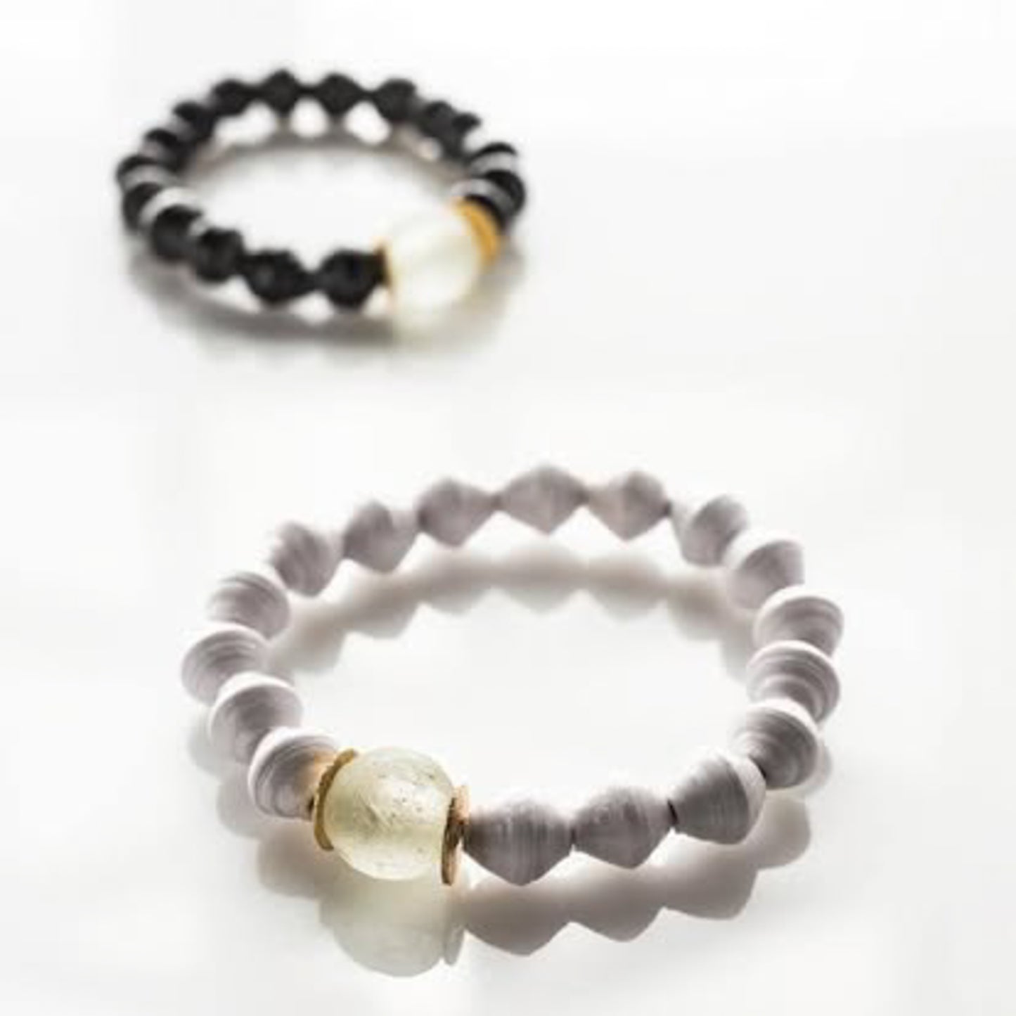 Paper beads stretch bracelet black & lilac