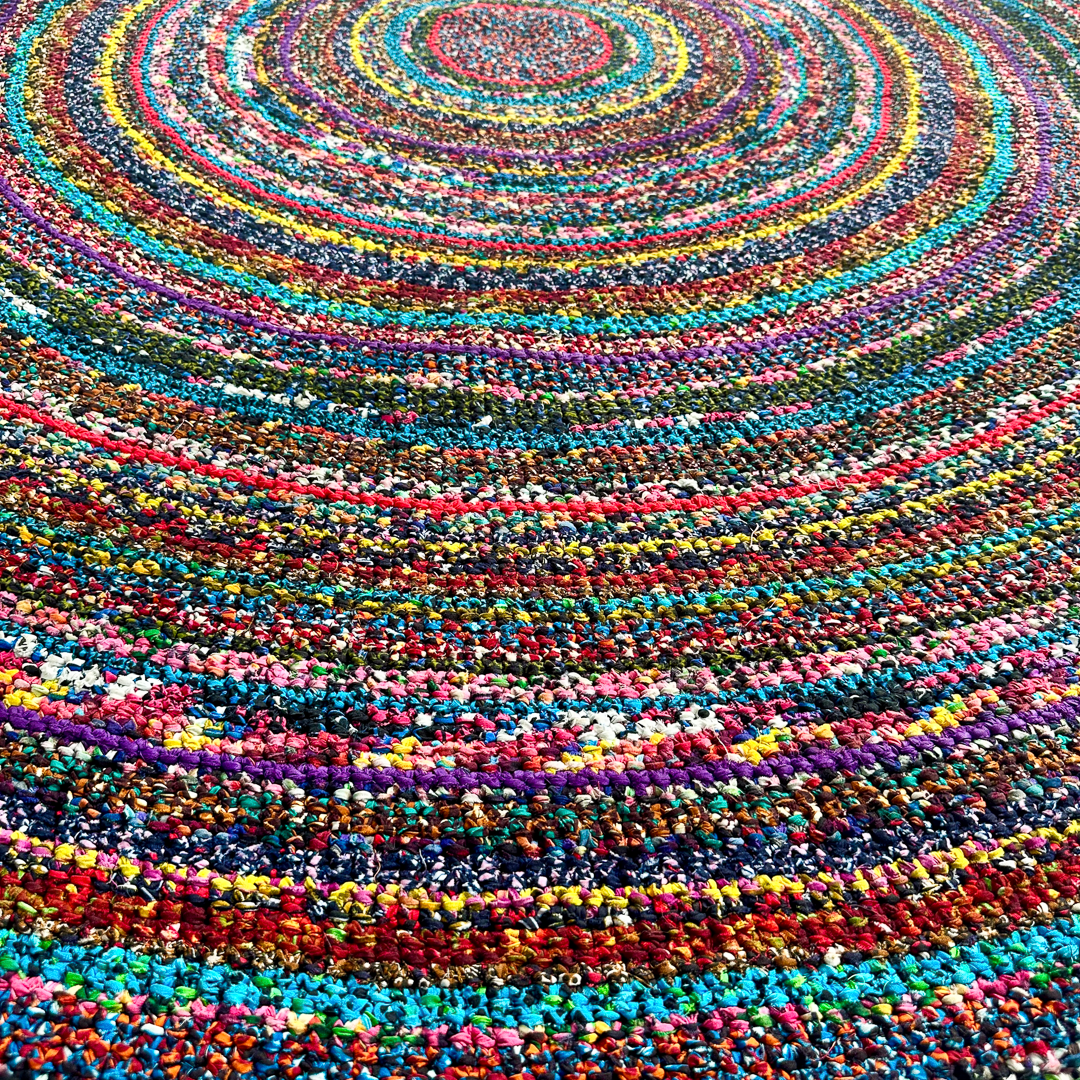 Handwoven Rug Multi-Color/Red